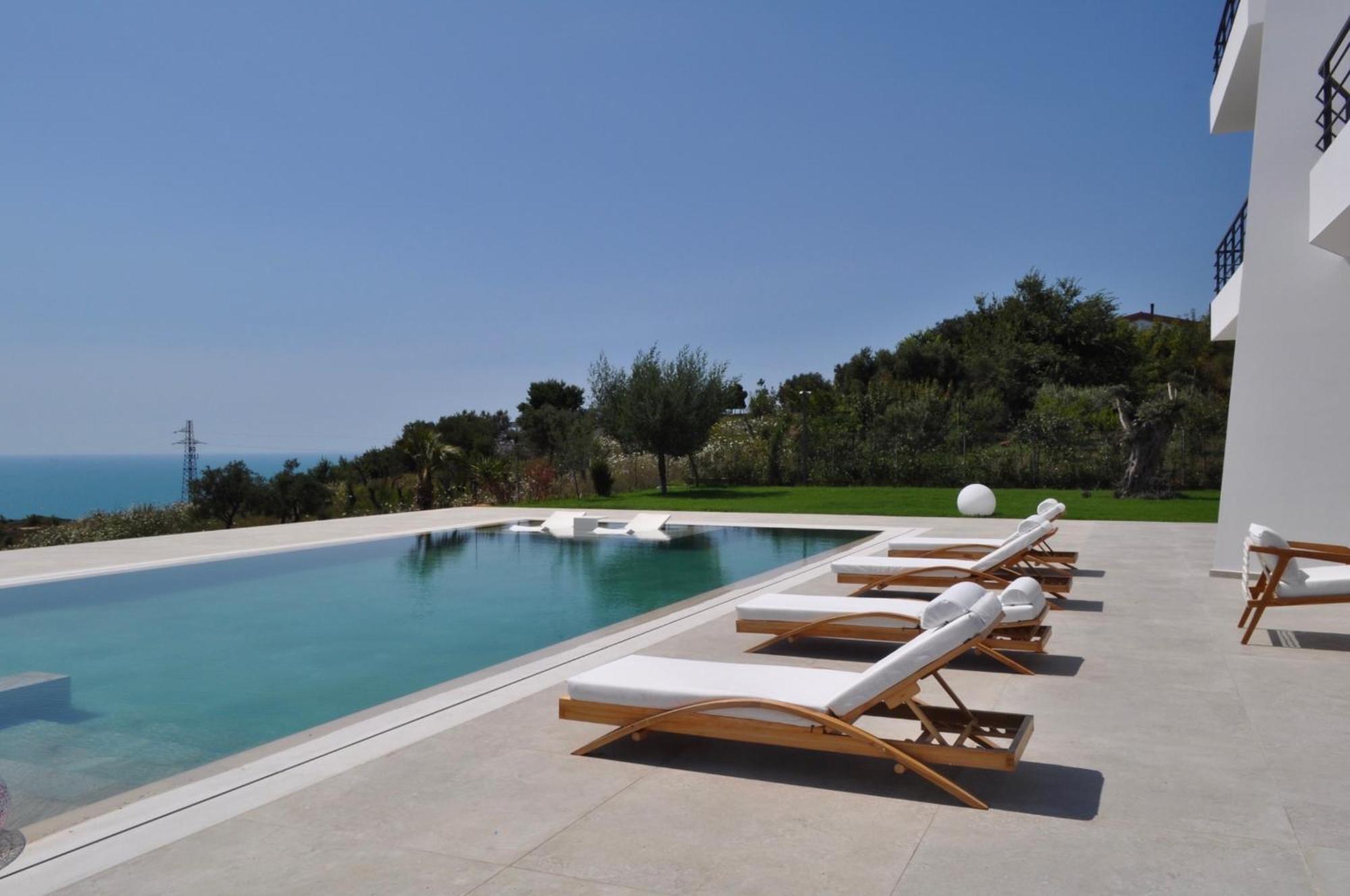 Villa Esmi Durres Kryemedhej Exterior photo