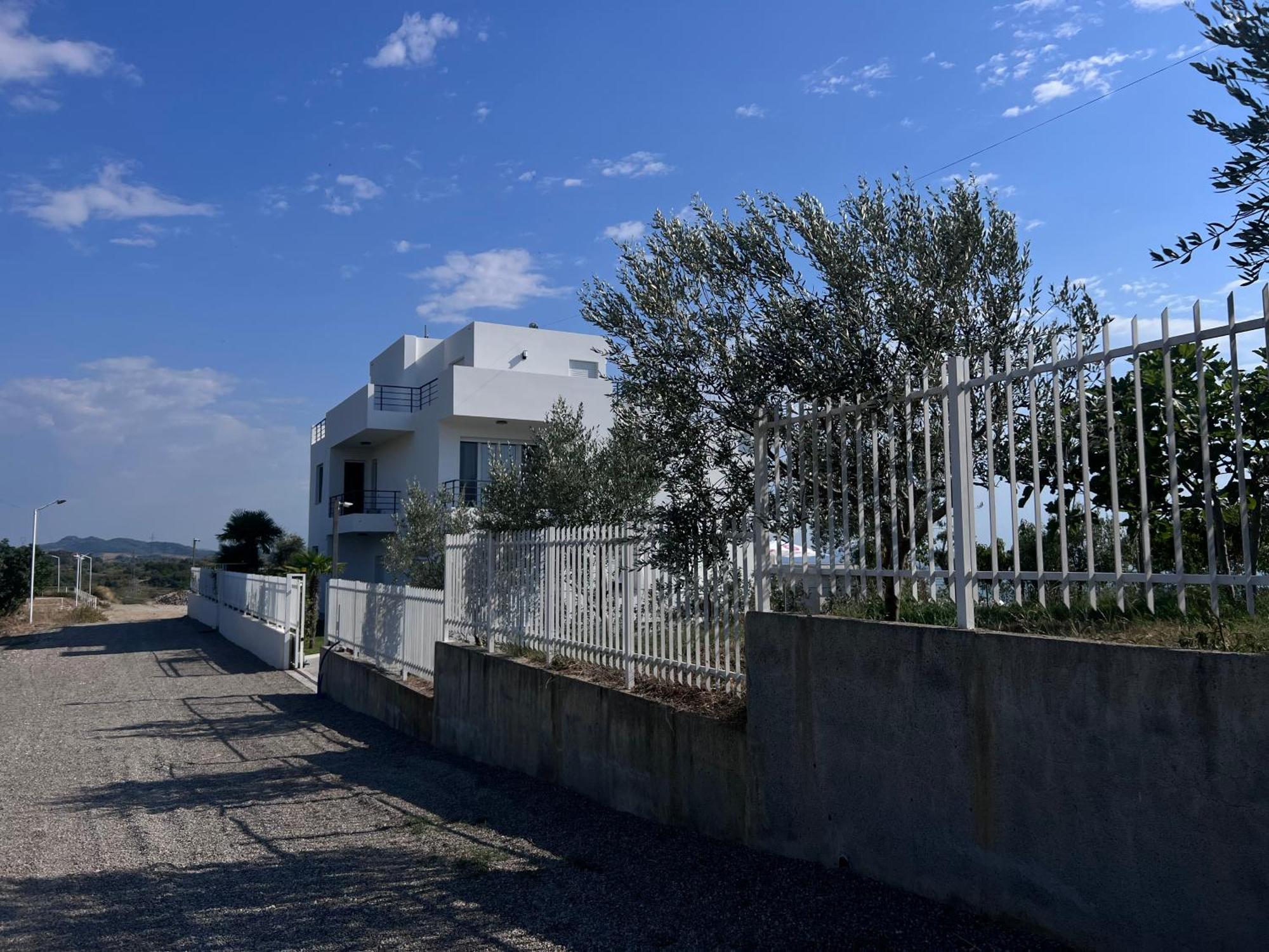 Villa Esmi Durres Kryemedhej Exterior photo