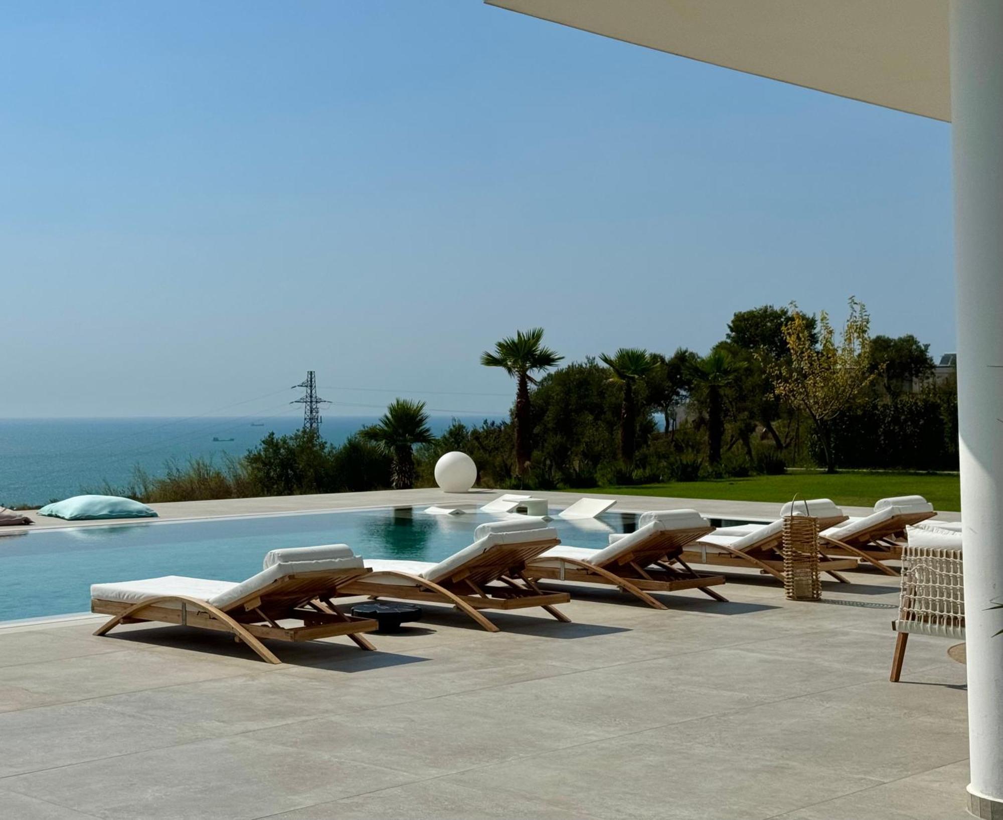 Villa Esmi Durres Kryemedhej Exterior photo